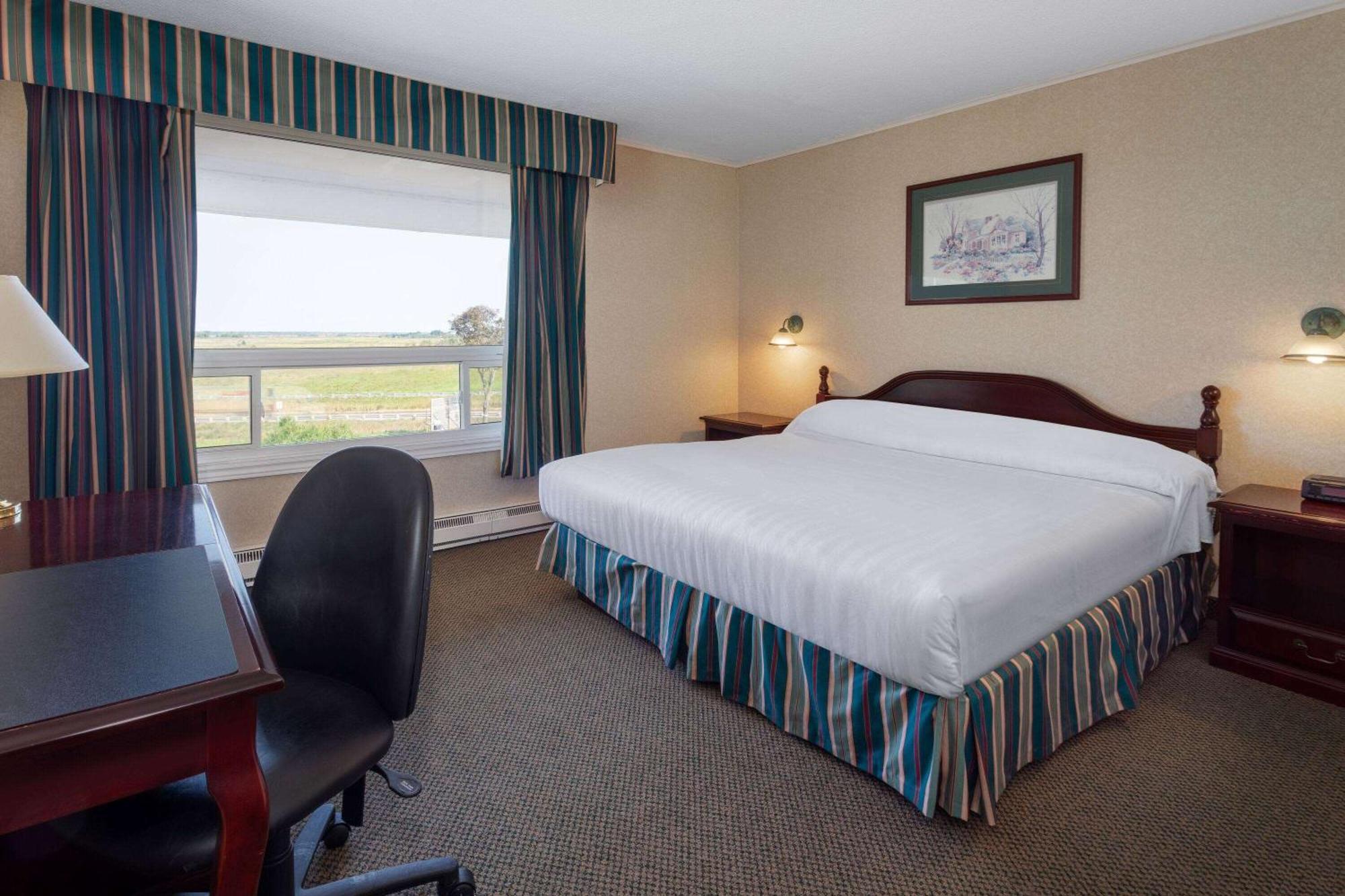 Travelodge By Wyndham Amherst Exterior photo
