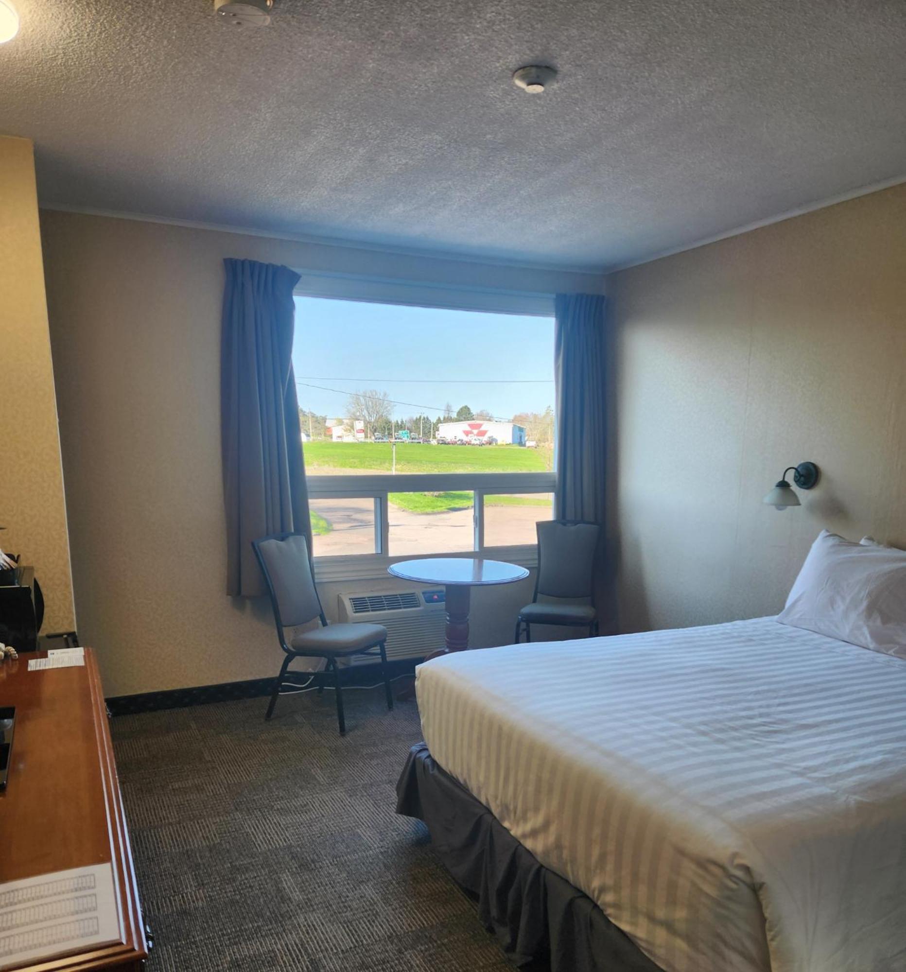 Travelodge By Wyndham Amherst Exterior photo